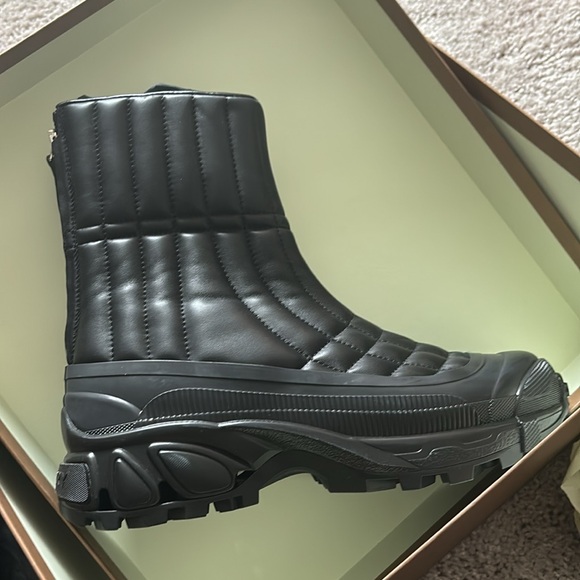 BURBERRY Arthur Quilted Ankle Boots - Picture 6 of 10